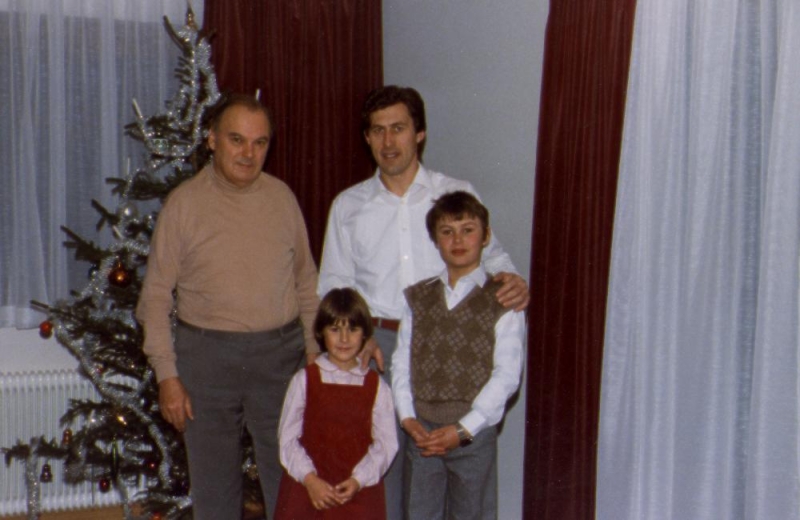 Fam und Grossvater Claus 6J